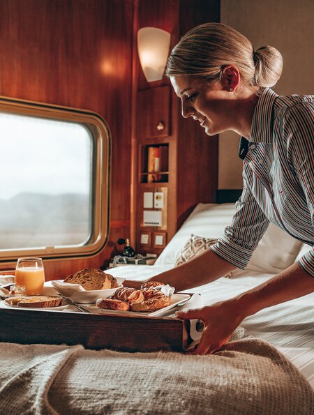  Service in der Platinum Klasse im The Ghan in Australien | © JBR