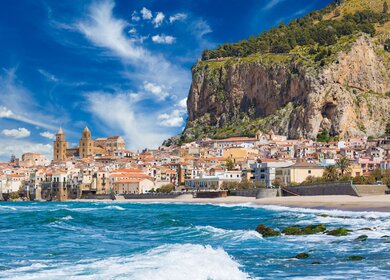 Haeuser und Strand auf Palermo | © Orient Express SAS