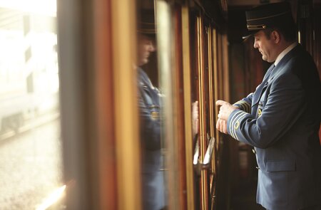 bahn-erlebnisreisen_europa_venice-simplon-orient-express_wagonservice | © Belmond Management Limited 