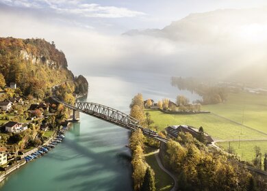 ale Eisenbahnbruecke fueht über die Aare bei Interlaken  | © simon+kim, Zentralbahn