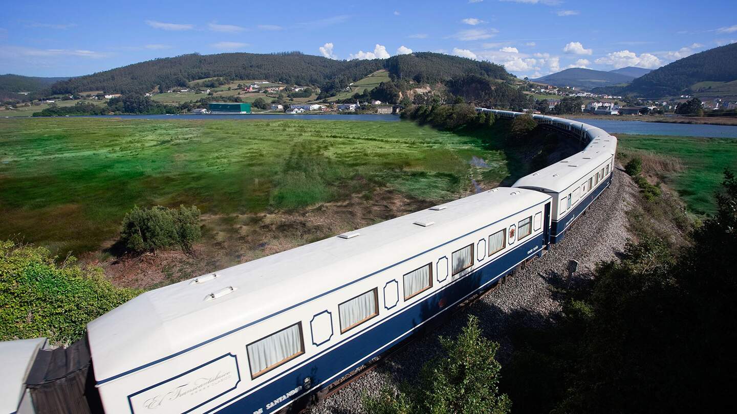 costa-verde-express-exterior-01 | ©  Costa Verde Express