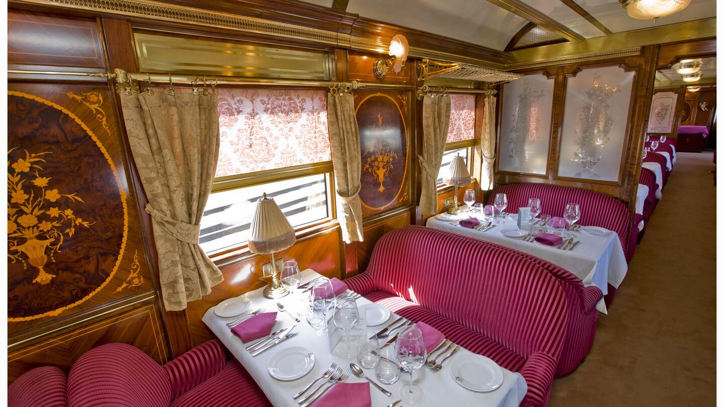 Die innere Einrichtung des Speisewagens im El Tren Al Andalus | © Renfe