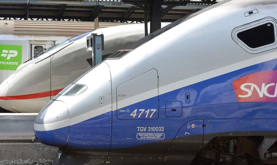 Der ICE 3 Baureihe 407 der DB und der SNCF TGV in Paris im Bahnhof | © Deutsche Bahn AG/Oliver Lang