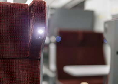 Nahaufnahme der Sitze in der Economy Class im ÖBB Nightjet der neuen Generation  | © ÖBB/Harald Eisenberger