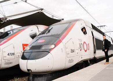 Moderner TGV INOUI der SNCF am Gleis – Bahnreisen durch Frankreich in höchstem Komfort | © AURORE BARON / Groupe SNCF