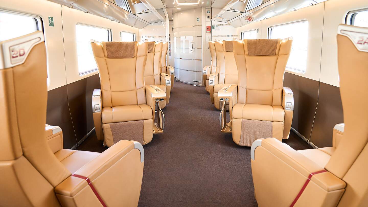 Blick auf die komfortablen Ledersitze der Executive Klasse des Trenitalia Zuges Frecciarossa | © Trenitalia/luggiceccon