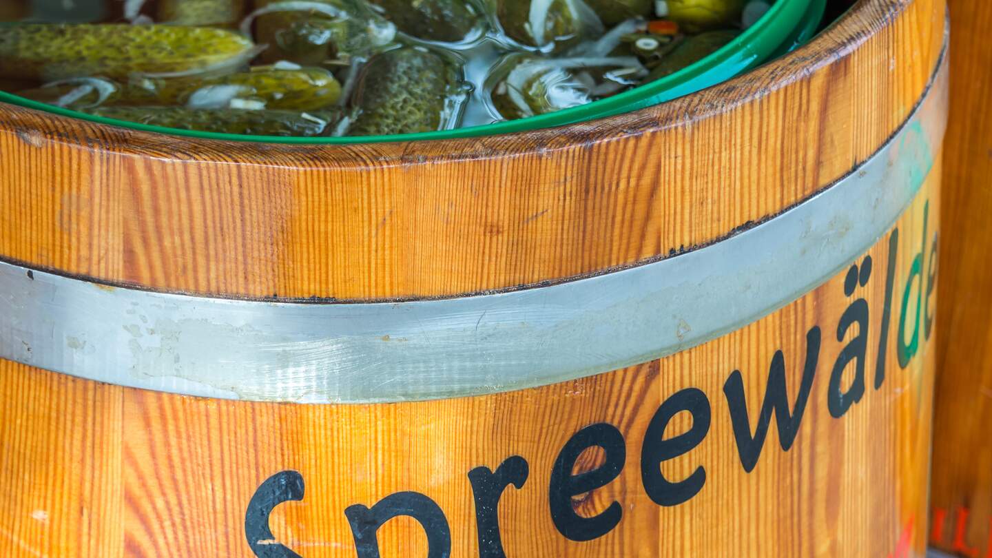 Gurken in einem Spreewaelder Fass | © Gettyimages.com/animaflora