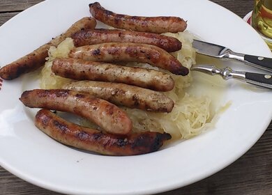Wurstkuchl von dem ältesten Wurststand der Welt in Regensburg | © Gettyimages.com/Y-Osawa