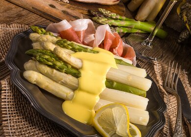 Spargel mit Schinken | © gettyimages.com/Dar1930