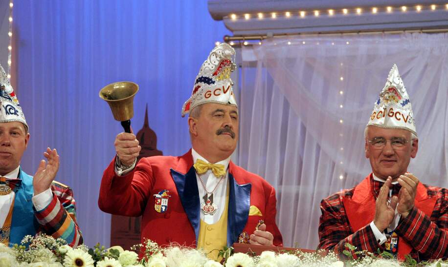 Drei Personen in Fastnachtssitzung in Mainz | ©  Landeshauptstadt Mainz