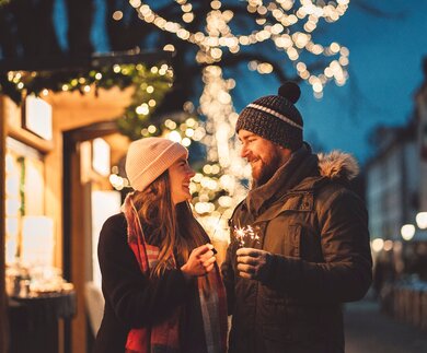 Silvester Paar Feier | © Gettyimages.com/Ziga Plahutar