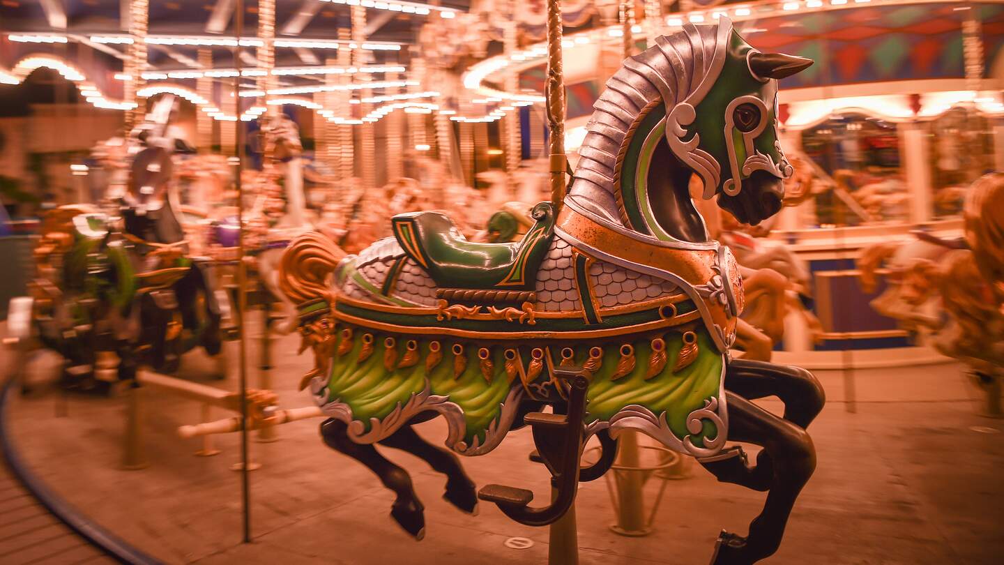 Attraktion Carrousel Lancelot in Disneyland Park, Bereich Fantasyland | © Disney