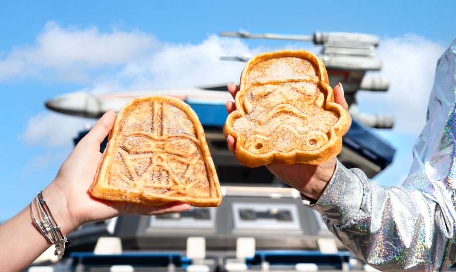 Star Wars (TM) Waffeln im Discoveryland, Disneyland Park | ©  Disney & TM 2024 Lucasfilm Ltd.