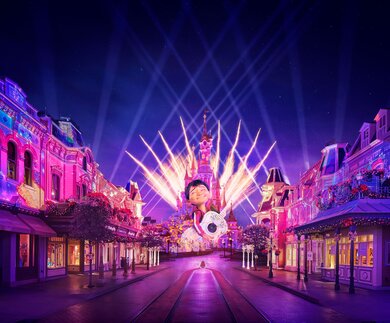 Miguel aus dem Pixar Film Coco in der neuen Show TOGETHER | © Disney