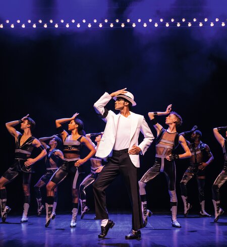 Bühnenmoment aus dem Michael Jackson Musical: Die packende Performance des Hits 'Criminal | © Stage Entertainment/Matthew Murphy