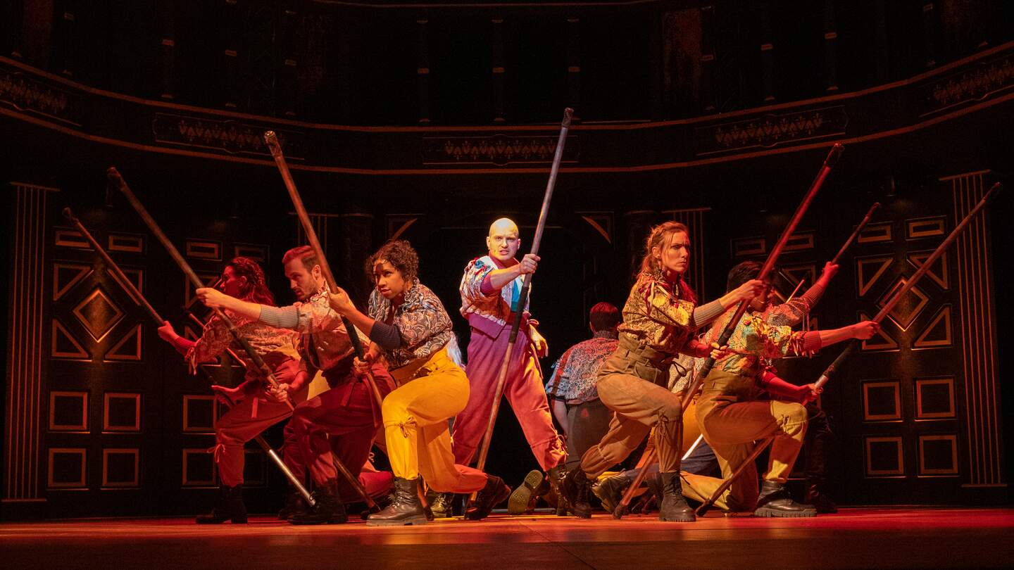 Szenenbild mit Taenzern aus dem Musical Romeo & Julia – Liebe ist alles | © Stage Entertainment/Jörn Hartmann