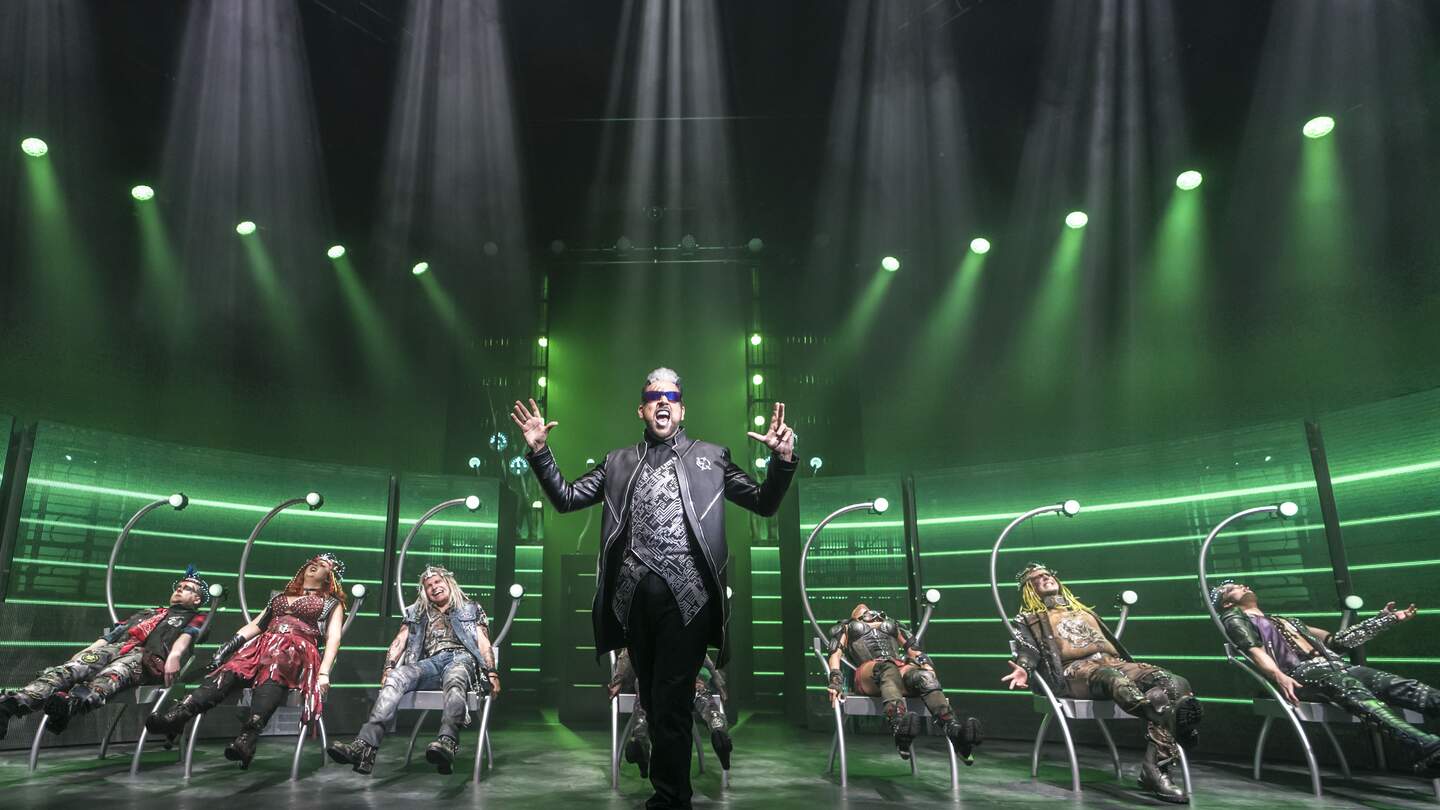 Szene aus dem energiegeladenen Musical „We Will Rock You“ mit 25 der größten Hits von Queen | © Stage Entertainment/Johan Persson