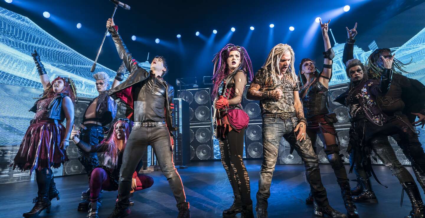 Die Darsteller des „We Will Rock You“ Musicals bringen die 25 größten Hits von Queen auf die Bühne | © Stage Entertainment/Johan Persson