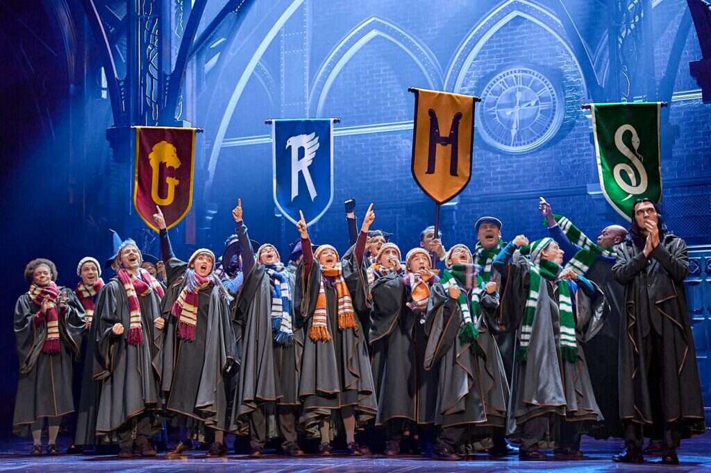 Harry Potter Musical Szenenbild 4 Haeuser | © Mehr Theater Hamburg / Manuel Harlan