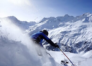 Skifahren in St. Anton, Österreich | © GettyImages.com/	imagean