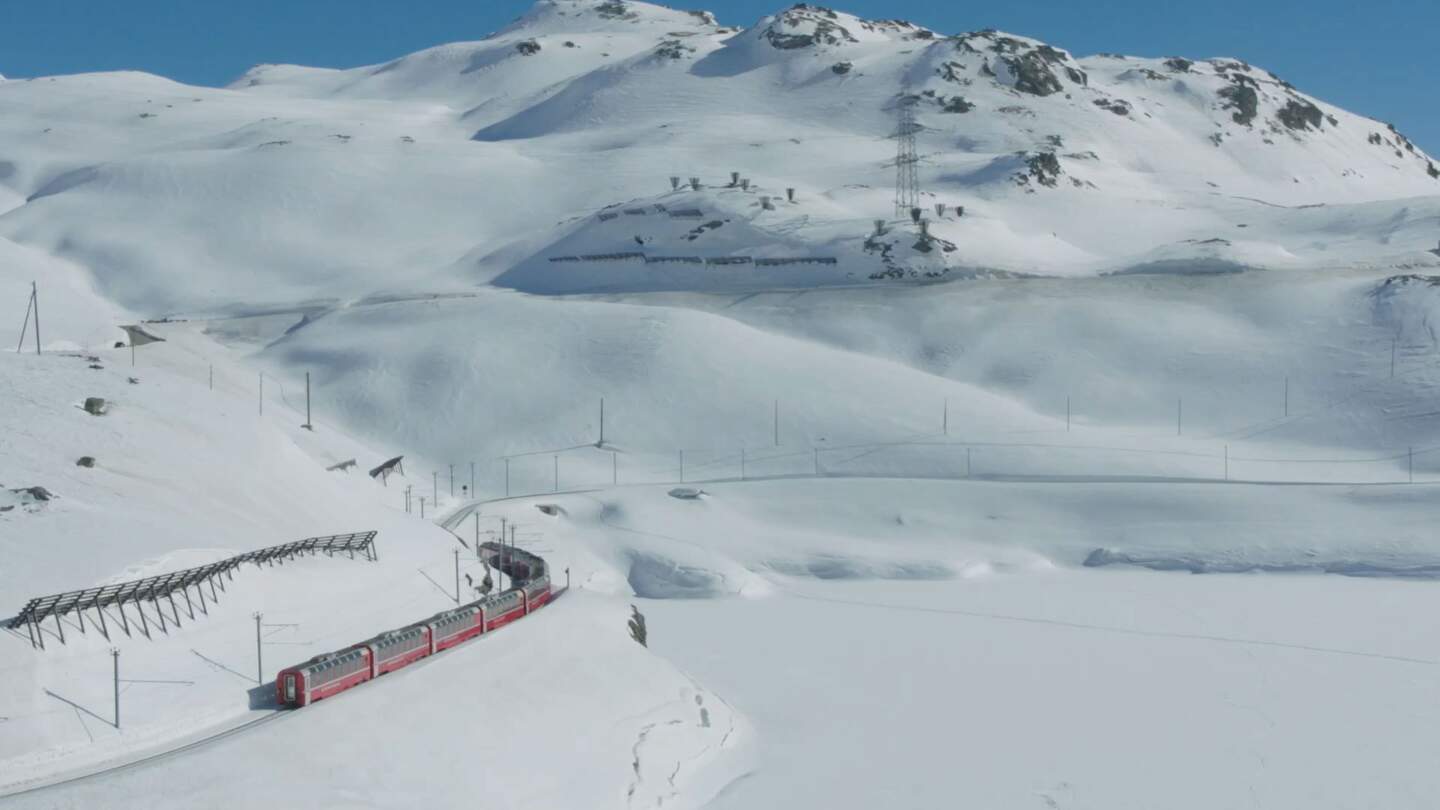 Glacier Express im Schnee, Grand Train Tour Schweiz | © Ameropa-Reisen GmbH