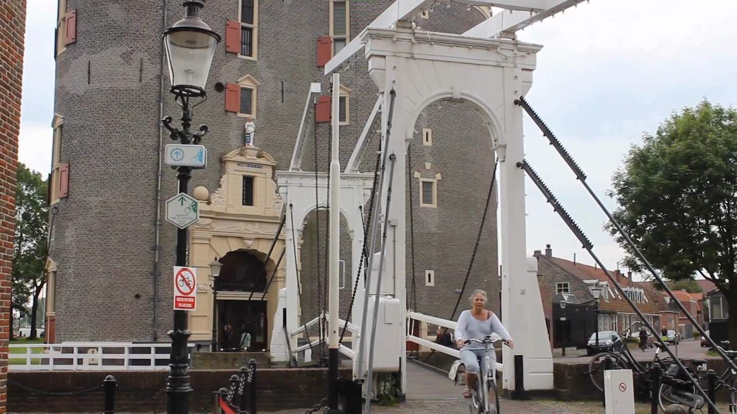 Dame in Holland auf dem Fahrrad | © Ameropa-Reisen GmbH